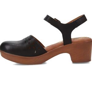 BRAND NEW B.O.C. BORN CONCEPT  LOW BLOCK HEEL SANDAL G1